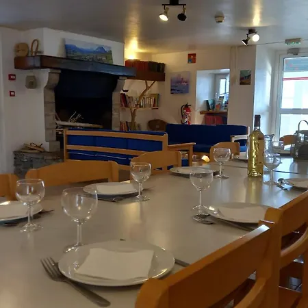 Hostal Refuge De L'aberouat